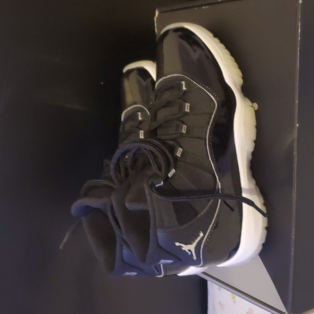 AIR JORDAN 11 RETRO SIZE 8